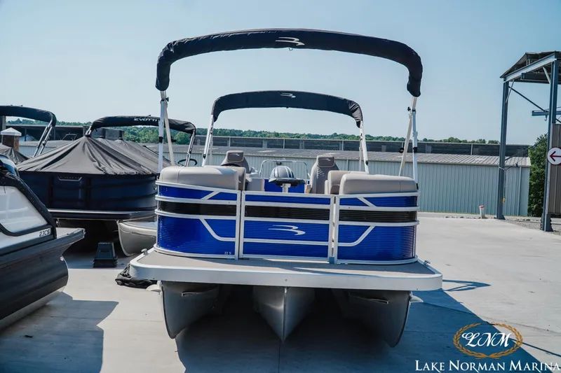 Slide: The Image of 2024 Bennington 22SSR-SPS pontoon boat with blue exterior at Lake Norman Marina. - 17