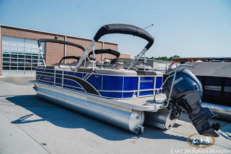 Slide: The Image of 2024 Bennington 22SSR-SPS pontoon boat with Yamaha engine at Lake Norman Marina. - 3
