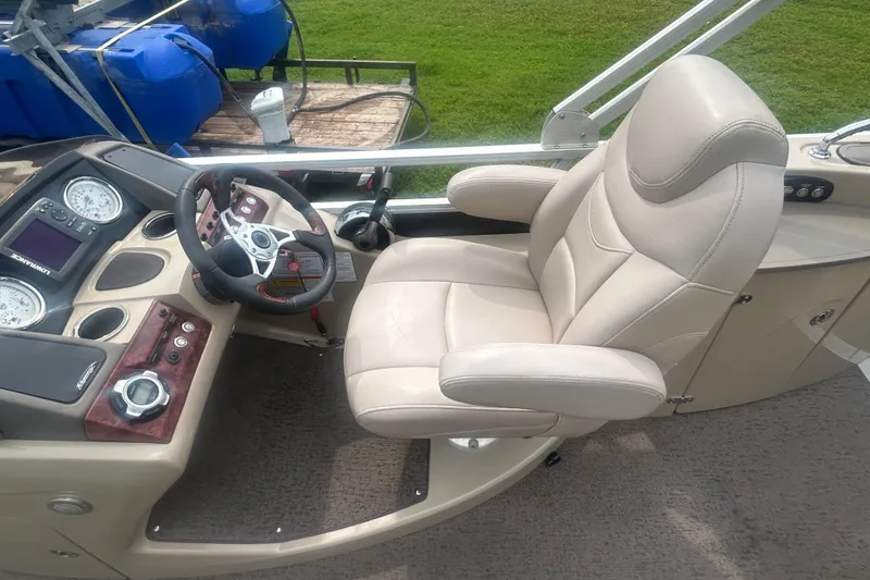 Slide: The Image of Captain's chair and dashboard of a 2014 Regency 220 DL3 boat. - 15