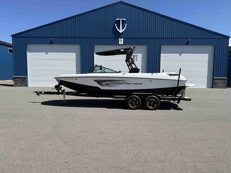 The Image of 2018 Nautique Super Air Nautique GS22 in front of blue warehouse. - 1