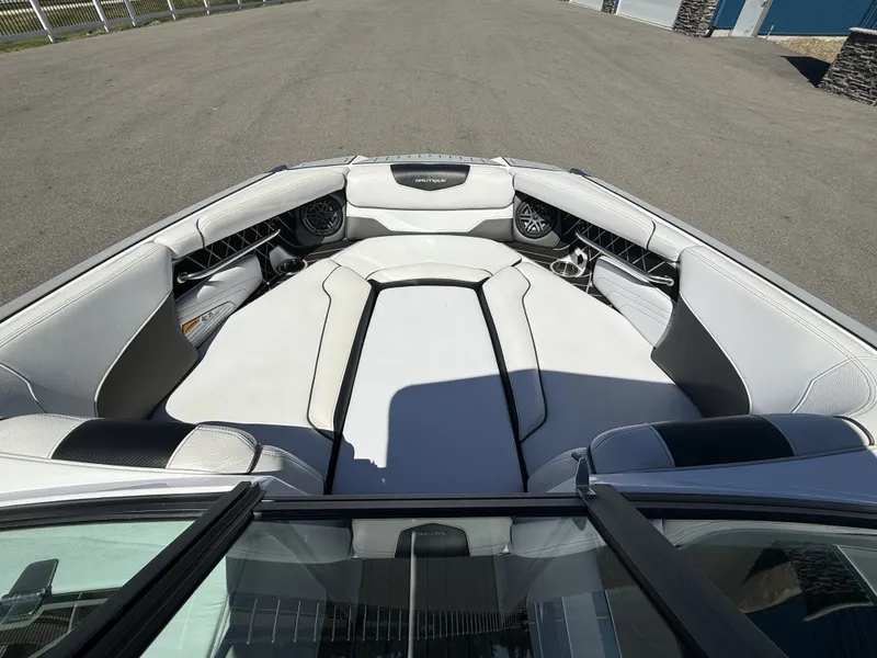 Slide: The Image of Interior of 2018 Nautique Super Air Nautique GS22 boat. - 11