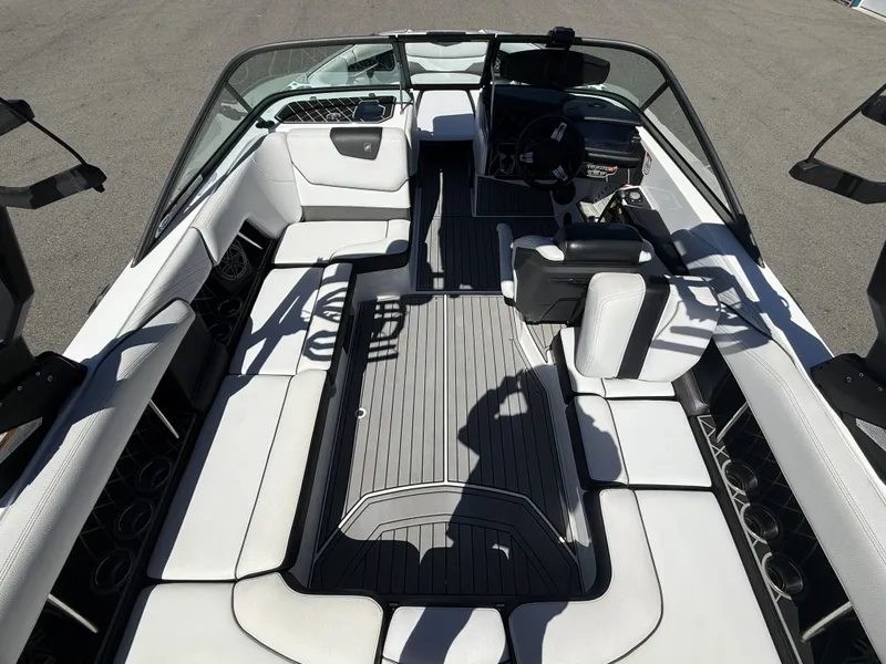 Slide: The Image of Interior of a 2018 Nautique Super Air Nautique GS22 boat. - 16