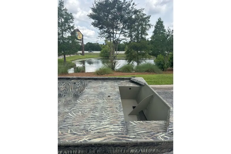 Slide: The Image of Tracker Grizzly 1648 Utility 2026 - 6