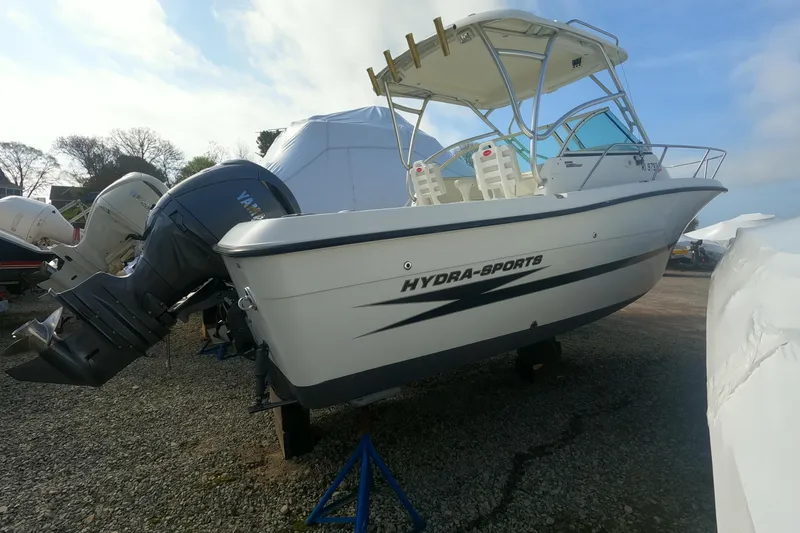 Slide: The Image of 2009 Hydra-Sports 2000 WA boat with Yamaha outboard motor on display. - 12