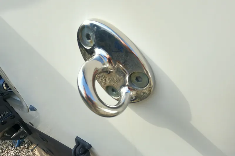 Slide: The Image of Close-up of a 2009 Hydra-Sports 2000 WA boat's metal cleat on white surface. - 13