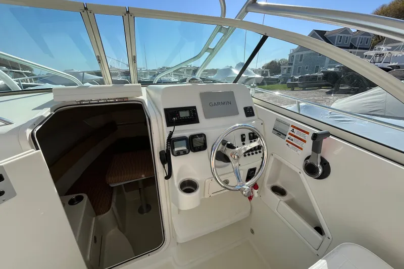 Slide: The Image of 2009 Hydra-Sports 2000 WA boat cockpit with Garmin navigation system. - 31
