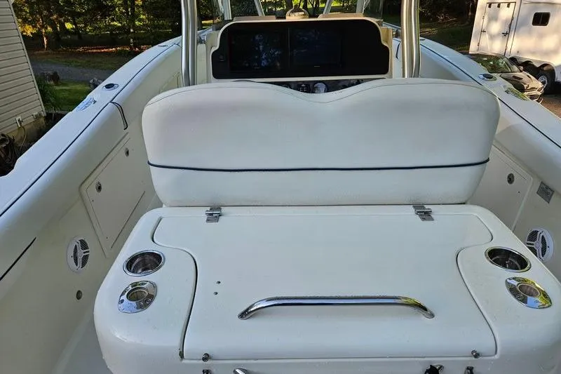 Slide: The Image of 2006 Hydra-Sports Vector 2900 CC boat interior with seating and cup holders. - 14
