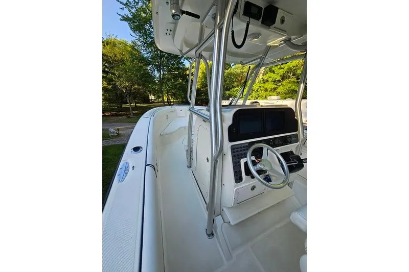 Slide: The Image of 2006 Hydra-Sports Vector 2900 CC boat interior with steering console and controls. - 20