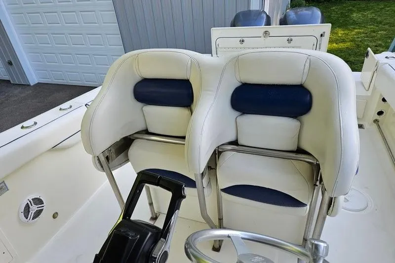 Slide: The Image of 2006 Hydra-Sports Vector 2900 CC boat seats, white and blue, near garage. - 43