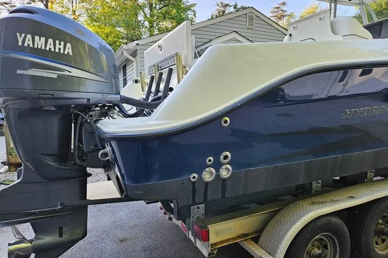 Slide: The Image of 2006 Hydra-Sports Vector 2900 CC boat with Yamaha outboard motor on trailer. - 47