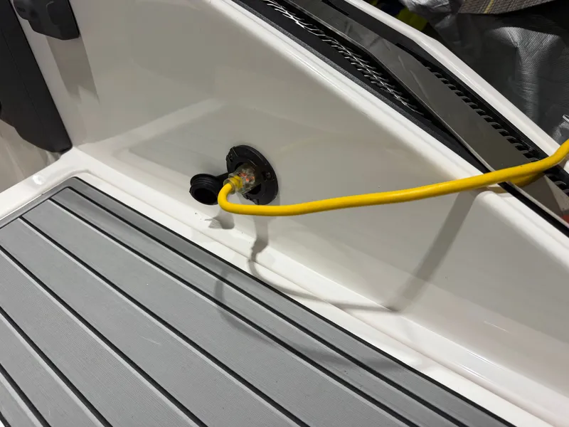 Slide: The Image of Yellow cable on a 2016 Regal 24 FasDeck RX boat deck. - 10