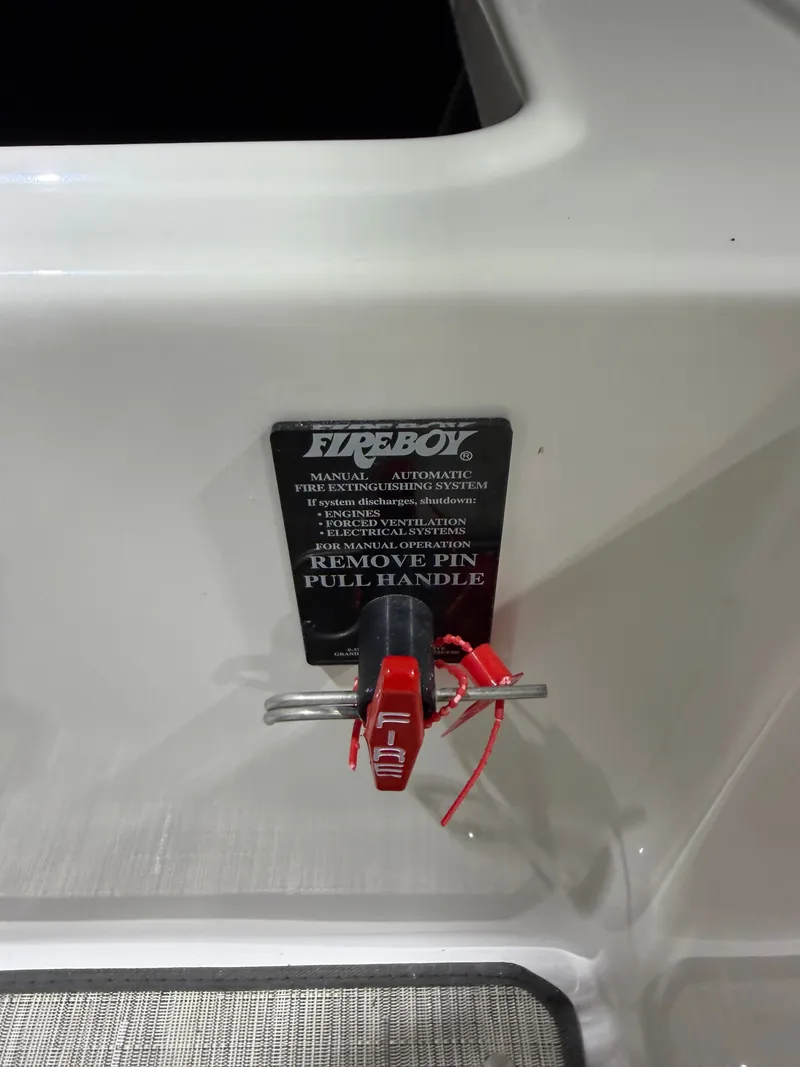 Slide: The Image of Fire extinguisher handle on Regal 24 FasDeck RX 2016 boat. - 18
