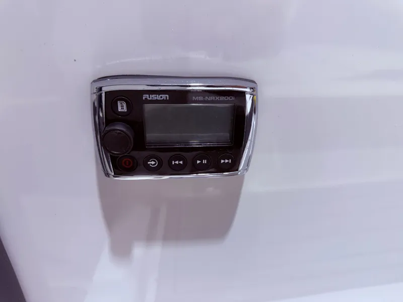Slide: The Image of Fusion MS-NRX200i control unit on 2016 Regal 24 FasDeck RX. - 34