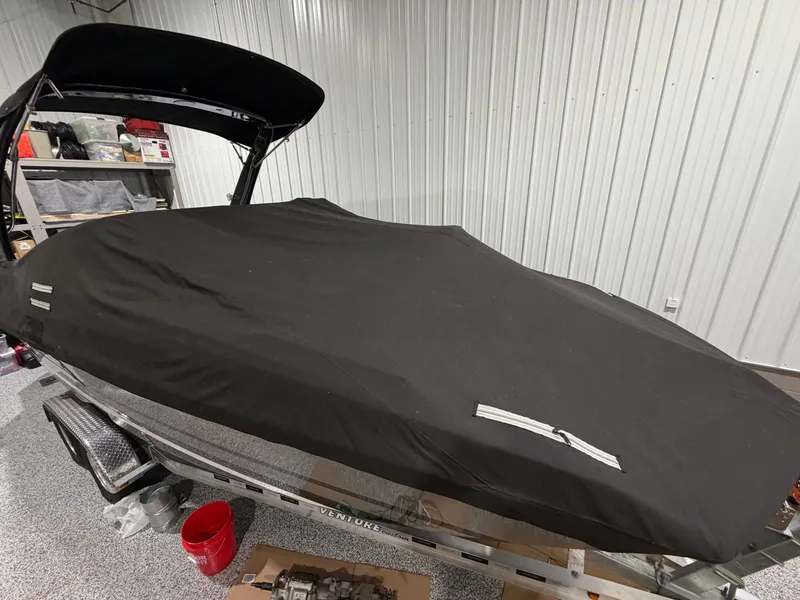 Slide: The Image of 2016 Regal 24 FasDeck RX boat with cover in garage. - 4