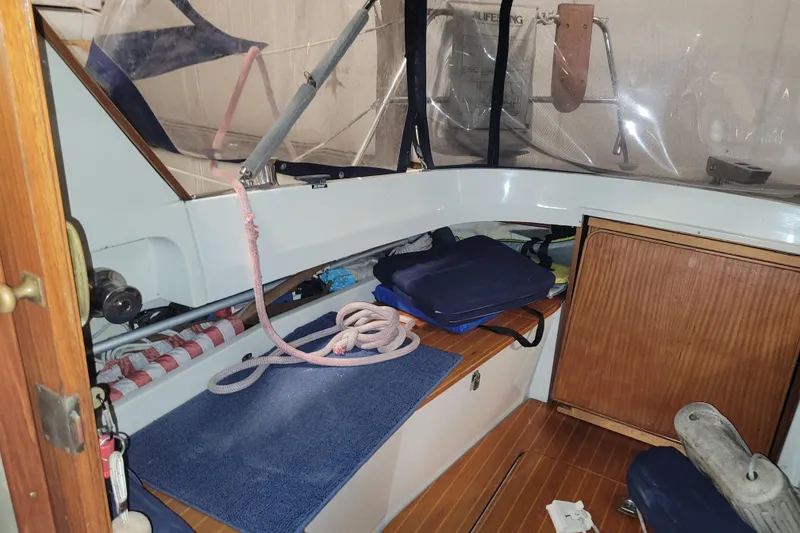 Slide: The Image of Interior of a 1986 LM 32 boat with ropes and cushions. - 14