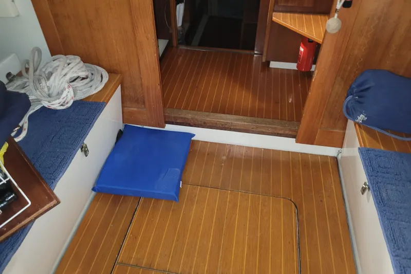 Slide: The Image of Interior of 1986 LM 32 boat with wooden flooring and nautical equipment. - 34