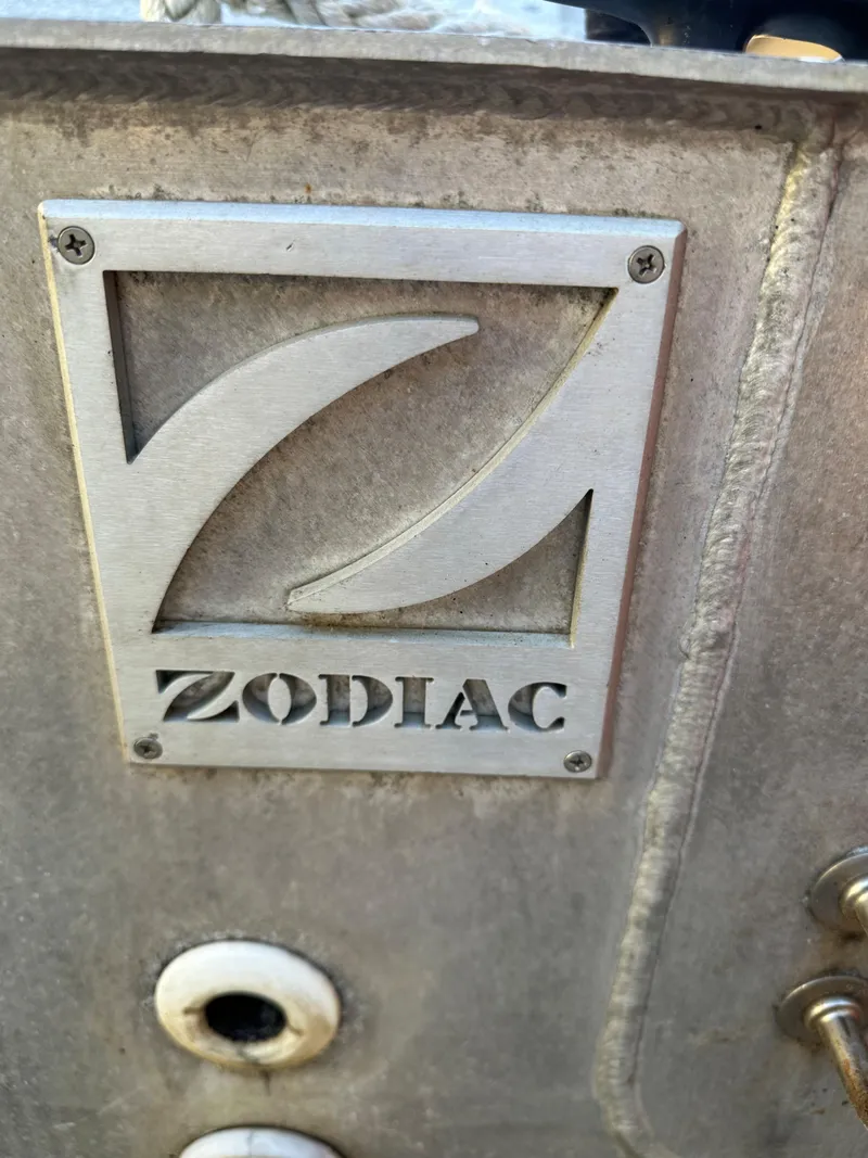 Slide: The Image of Zodiac 24 boat logo emblem, 2008 model - 19