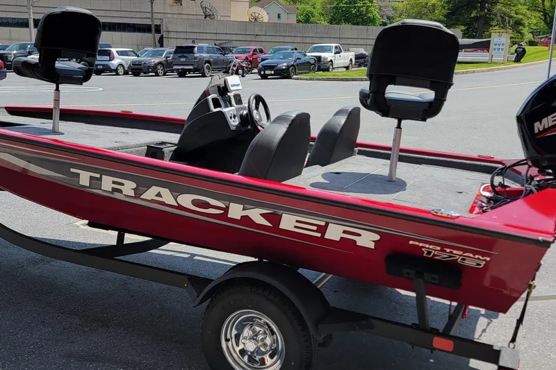 Slide: The Image of 2025 Tracker Pro Team 175 boat on trailer, parked in a lot. - 10