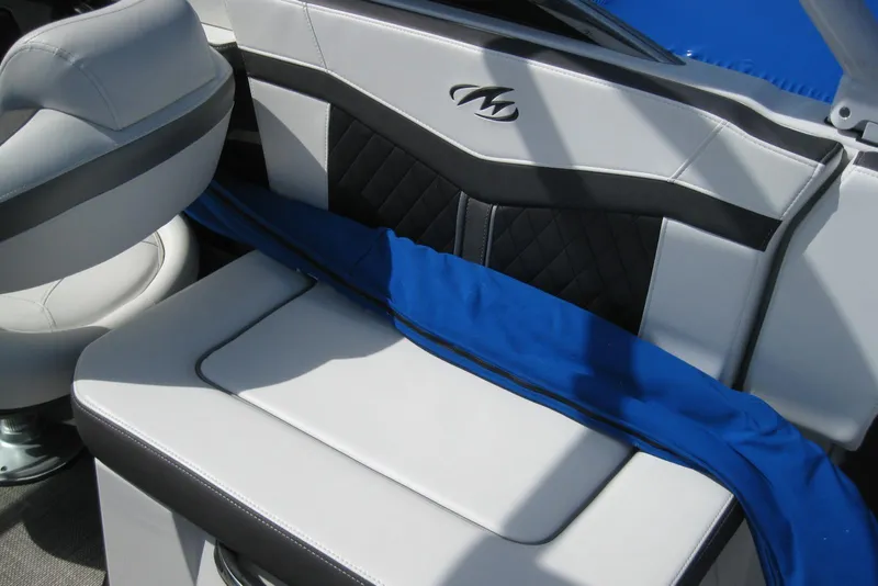 Slide: The Image of 2018 Monterey 278SS Super Sport boat interior with white and black seating, blue cover. - 12