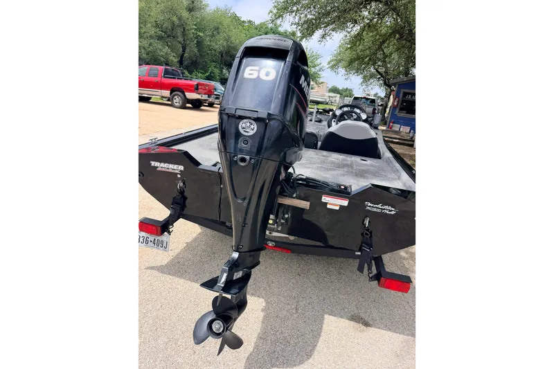 Slide: The Image of 2017 Tracker Pro Team 175 TXW boat with Mercury 60 outboard motor. - 7