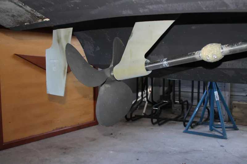 Slide: The Image of Propeller and rudder of a 1998 Tiara Yachts 2900 Coronet on a stand. - 29