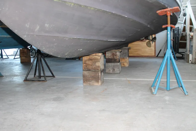 Slide: The Image of 1998 Tiara Yachts 2900 Coronet on supports in a storage facility. - 5