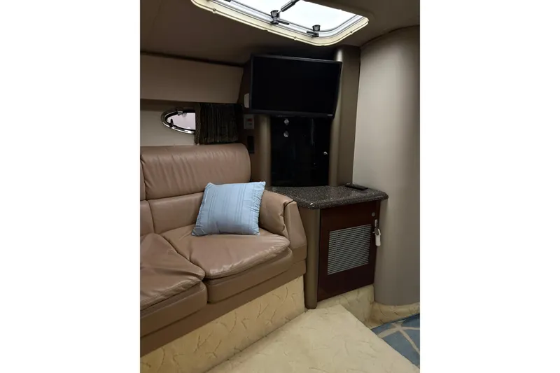 Slide: The Image of Interior of a 2004 Formula 400 Super Sport yacht with leather seating and a TV. - 34