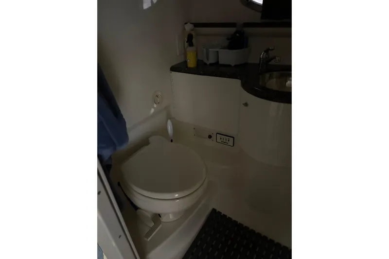 Slide: The Image of Bathroom interior of a 2004 Formula 400 Super Sport boat. - 39