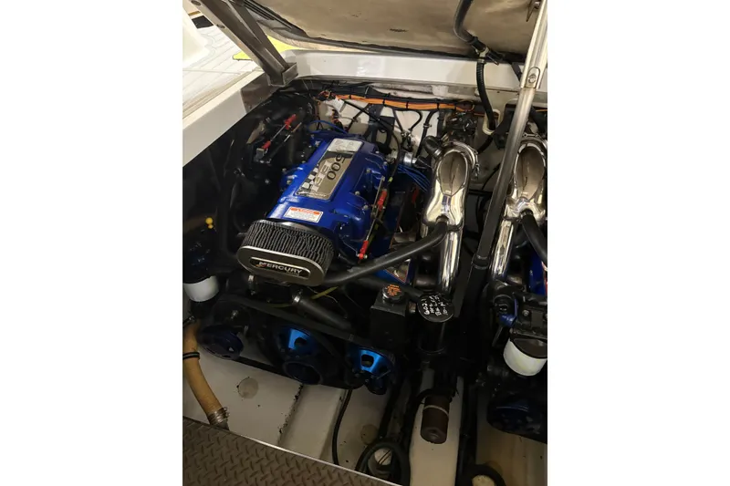 Slide: The Image of Engine compartment of a 2004 Formula 400 Super Sport boat with Mercury engine. - 42