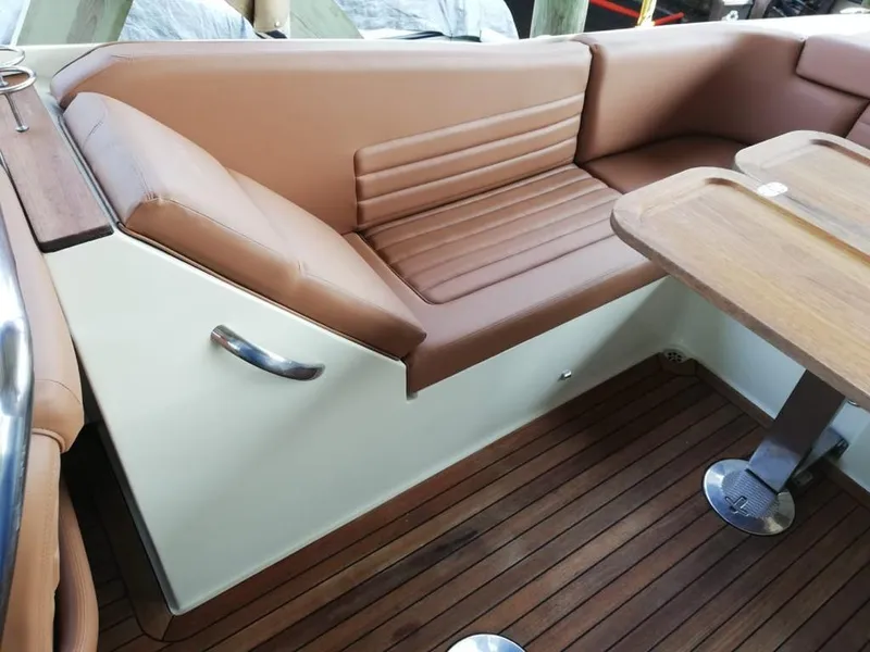 Slide: The Image of Interior of a 2014 Chris-Craft Launch 32 boat. - 13