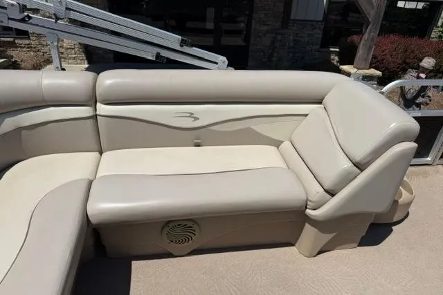 Slide: The Image of 2010 Bennington 20SLi pontoon boat with beige seating and speaker detail. - 11