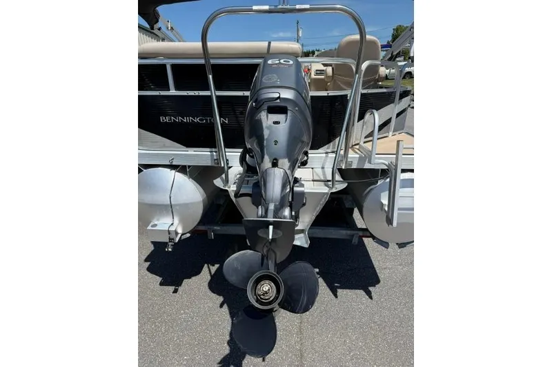Slide: The Image of 2010 Bennington 20SLi pontoon boat with outboard motor, rear view. - 7