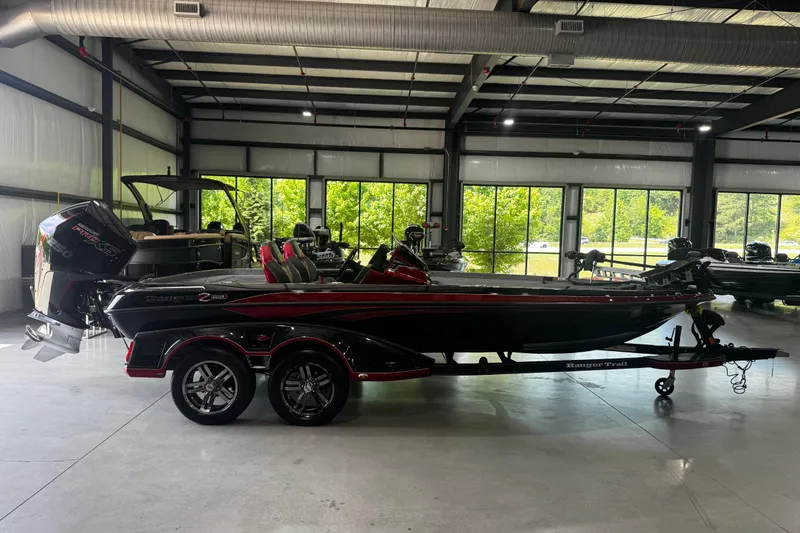 The Image of 2022 Ranger Z520R bass boat in a showroom, side view. - 0