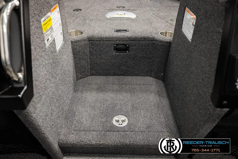 Slide: The Image of Interior of 2026 Lund 1975 Tyee boat with carpeted flooring and cup holders. - 20