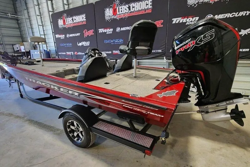 Slide: The Image of 2025 Tracker Pro Team 190 TX Tournament Edition boat with Mercury Pro XS engine. - 6