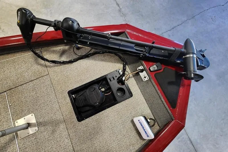 Slide: The Image of 2025 Tracker Pro Team 190 TX Tournament Edition boat deck with trolling motor and Lowrance device. - 8