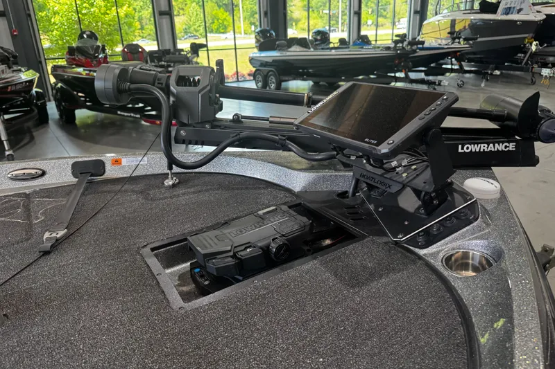 Slide: The Image of 2020 Ranger Z185 boat with Lowrance electronics and trolling motor in showroom. - 6