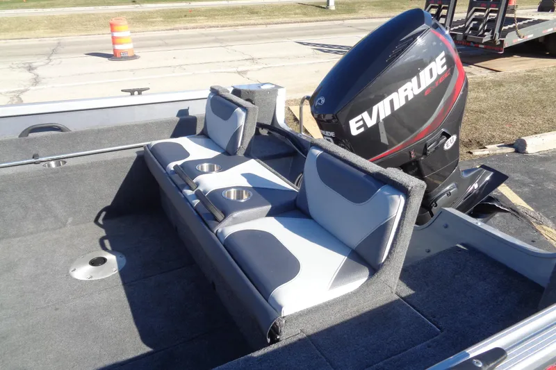 Slide: The Image of 2015 Alumacraft Competitor 165 CS boat interior with Evinrude motor and seating. - 22
