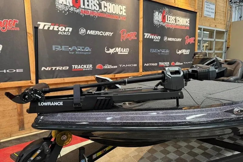 Slide: The Image of 2021 Ranger Z520L boat with Lowrance Ghost trolling motor in showroom. - 11