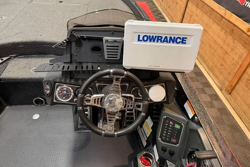 Slide: The Image of 2021 Ranger Z520L boat dashboard with Lowrance HDS system and steering wheel. - 19