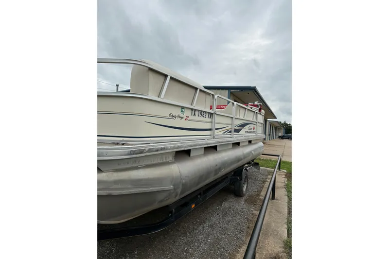 Slide: The Image of 2007 Sun Tracker Party Barge 21 Signature Series pontoon boat on trailer. - 6