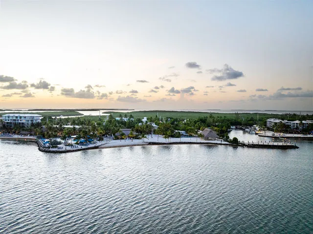 Slide: The Image of Everglades 315 Center Console 2025 - 58