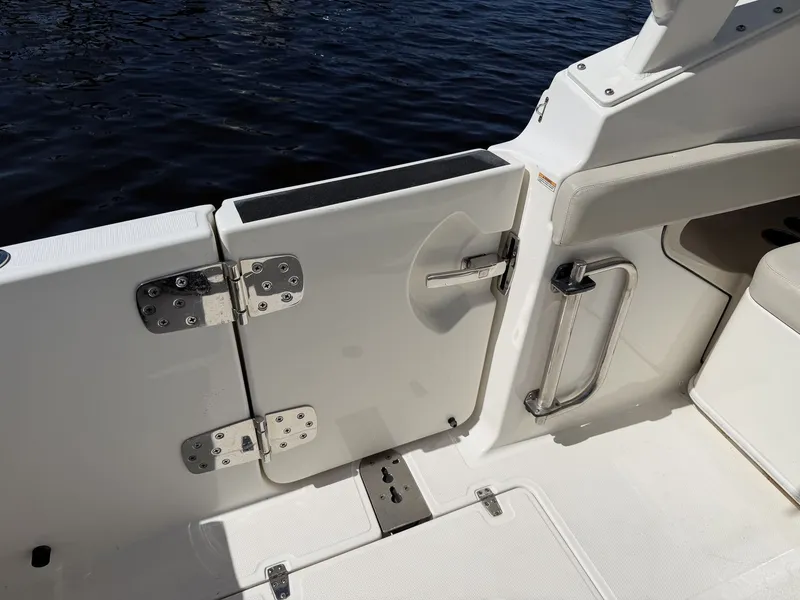 Slide: The Image of Boston Whaler 280 Vantage 2021 - 10
