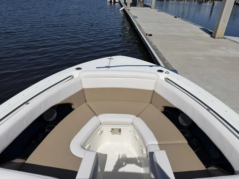 Slide: The Image of Boston Whaler 280 Vantage 2021 - 16
