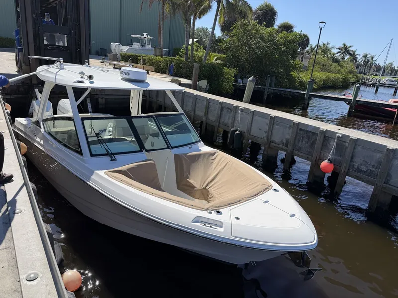 Slide: The Image of Boston Whaler 280 Vantage 2021 - 3
