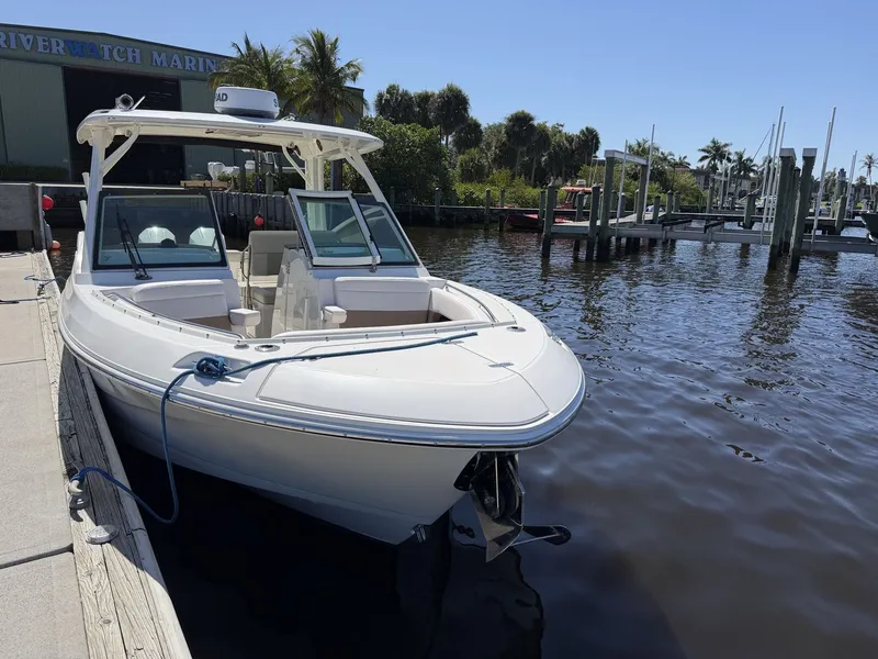Slide: The Image of Boston Whaler 280 Vantage 2021 - 4