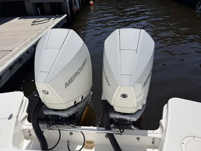 Slide: The Image of Boston Whaler 280 Vantage 2021 - 6