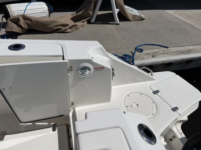 Slide: The Image of Boston Whaler 280 Vantage 2021 - 7