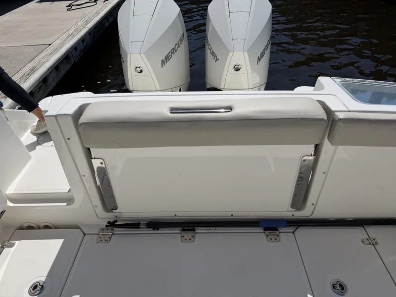 Slide: The Image of Boston Whaler 280 Vantage 2021 - 8