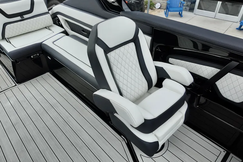 Slide: The Image of Luxury seating on 2025 Yamaha 275 SD boat, featuring elegant white and black upholstery. - 17